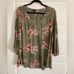 Torrid Olive Green Floral Smocked V-Neck 3/4 Sleeve Blouse. Size 2X